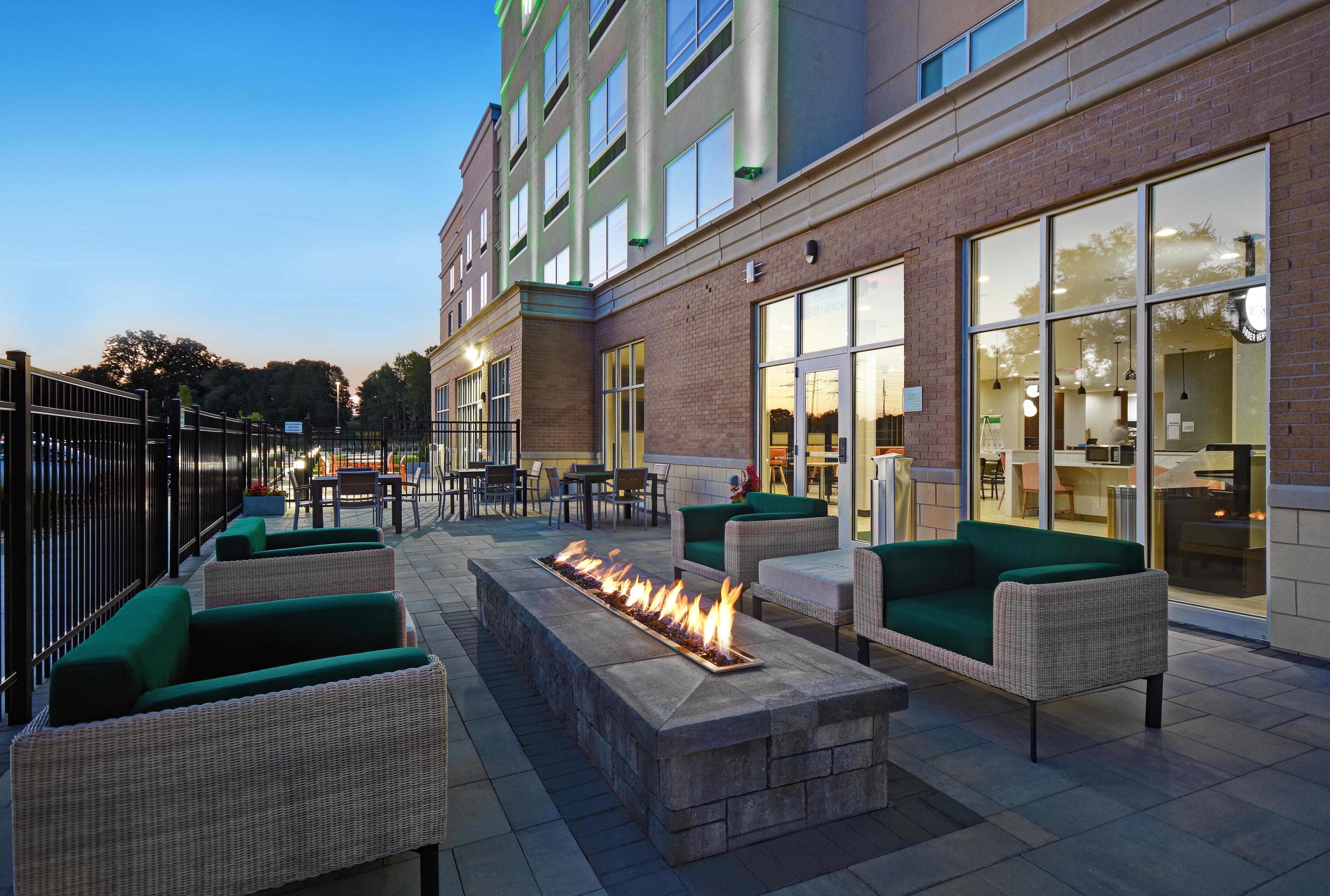 Holiday Inn Grand Rapids North - Walker By Ihg Exterior photo