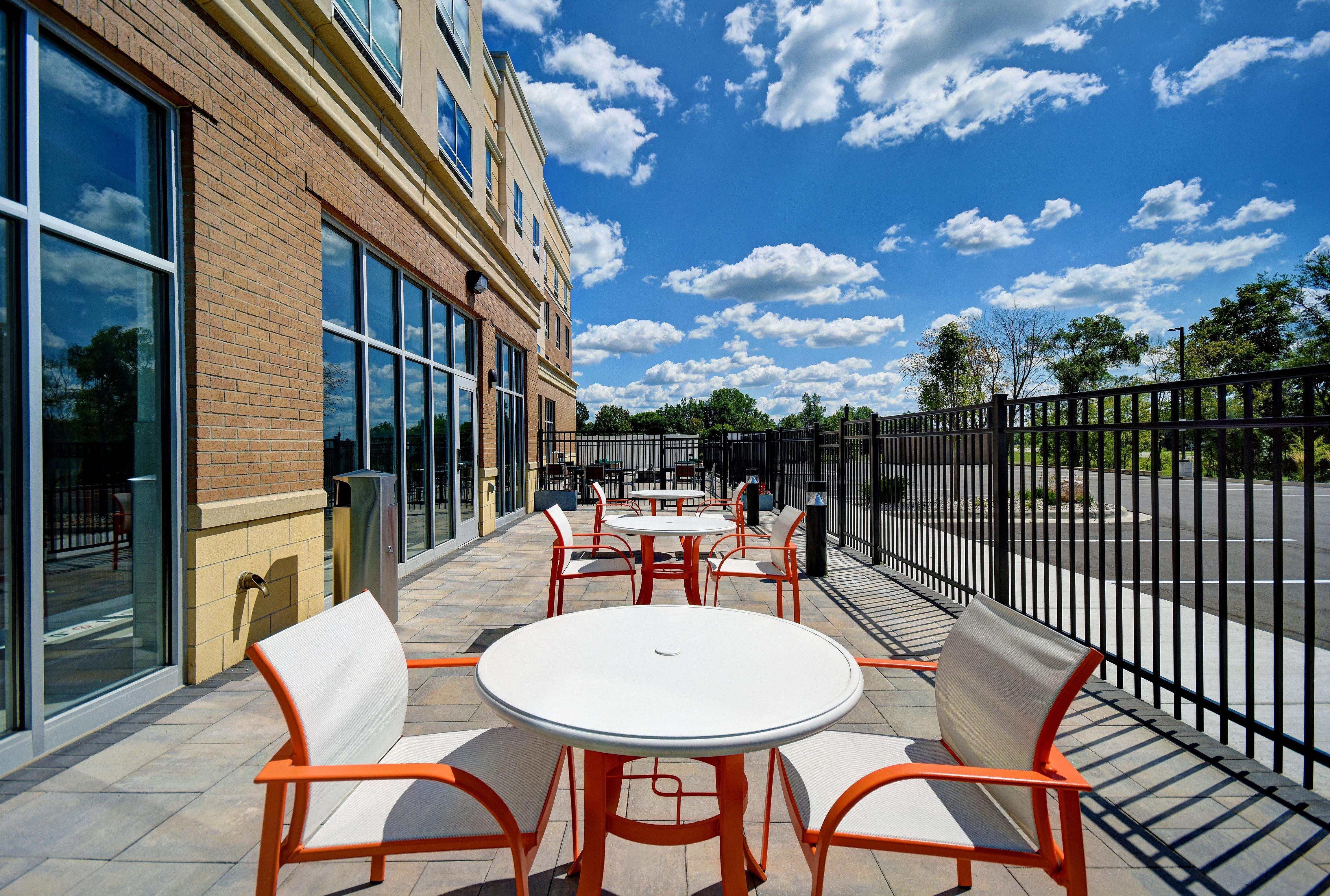 Holiday Inn Grand Rapids North - Walker By Ihg Exterior photo