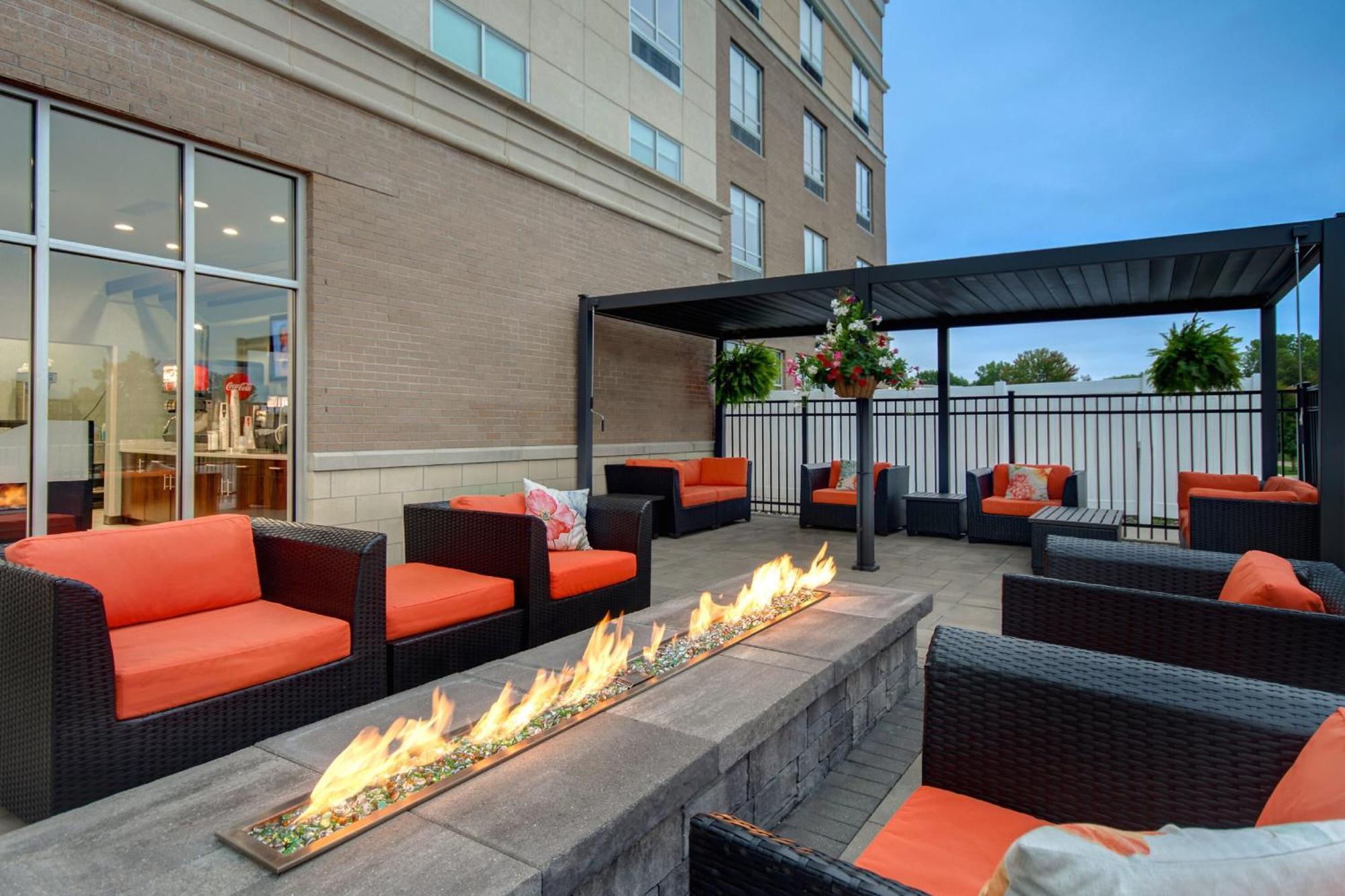 Holiday Inn Grand Rapids North - Walker By Ihg Exterior photo